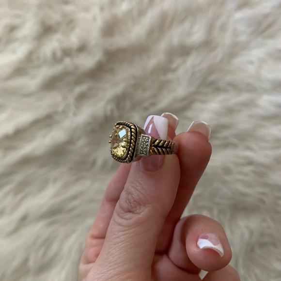 Beautiful ring! - Picture 3 of 3